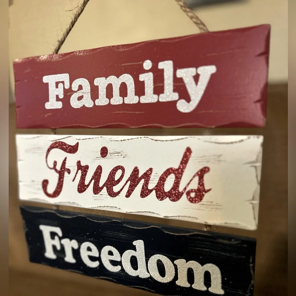 Rustic American Wooden Hanging Sign - Family Friends Freedom - Picture 1 of 2